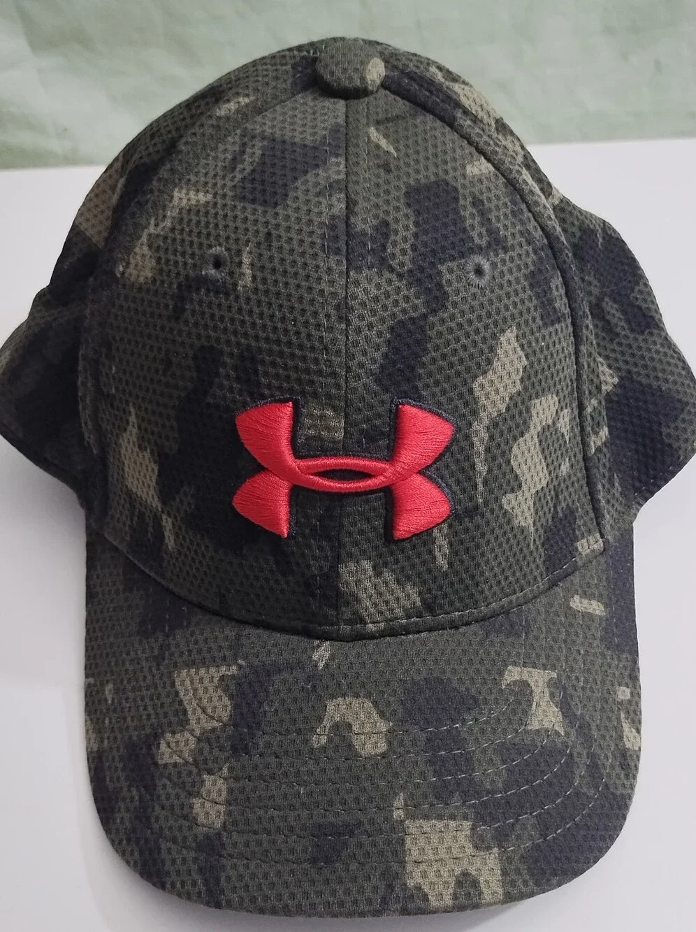 Under Armour Kids Blitzing Camo Cap Fitted Hat Camouflage & Red Logo